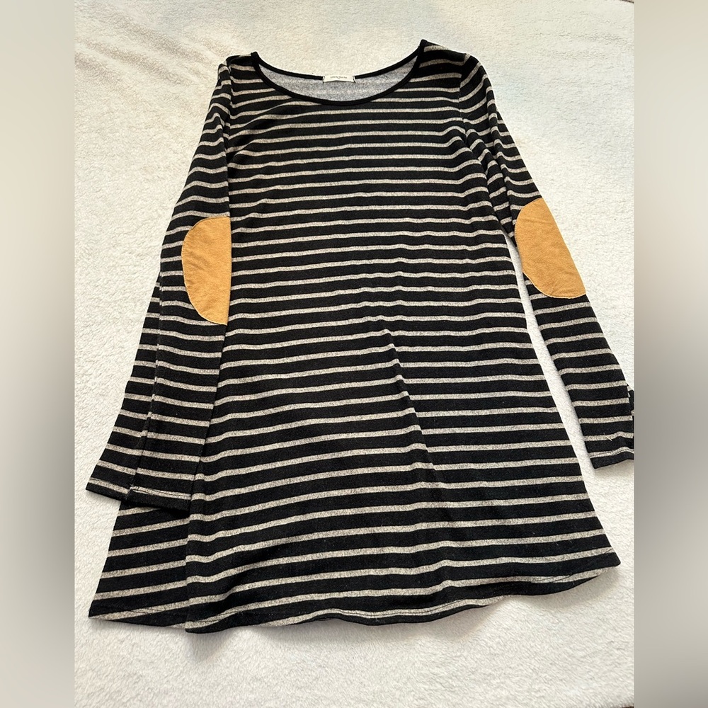 12PM by Mon Ami black and tan long sleeve top with elbow patches, size Large
